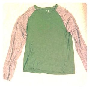 Green & grey long sleeve gap t-shirt